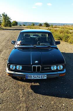 Седан BMW 5 Series 1977 в Марківці