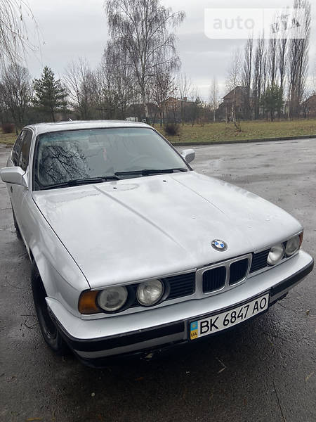 Седан BMW 5 Series 1990 в Рівному