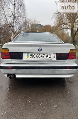 Седан BMW 5 Series 1990 в Рівному