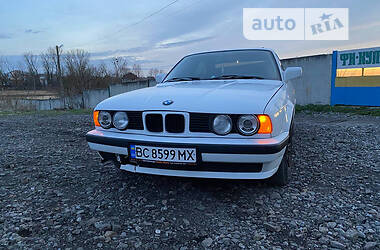 Седан BMW 5 Series 1988 в Львові