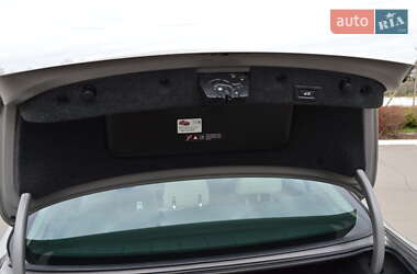 Седан BMW 5 Series 2012 в 