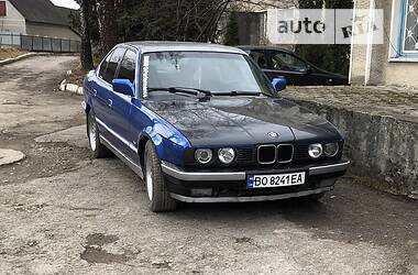 Седан BMW 5 Series 1988 в Гусятине