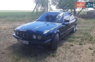 Седан BMW 5 Series 1990 в Новой Одессе