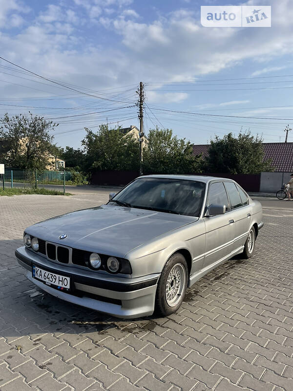 Седан BMW 5 Series 1990 в Василькові