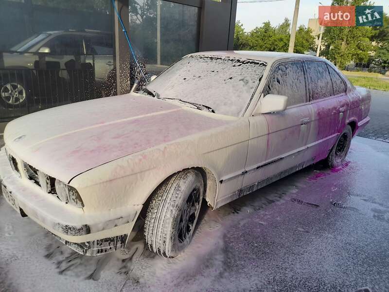 Седан BMW 5 Series 1992 в Николаеве