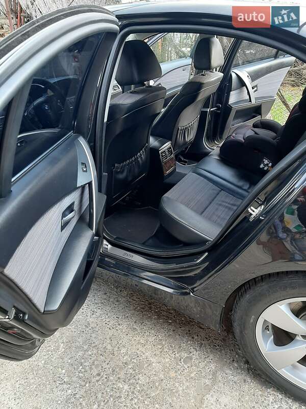 Седан BMW 5 Series 2004 в Мукачевому