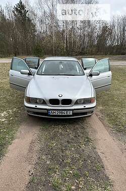 Седан BMW 5 Series 2000 в Коростене