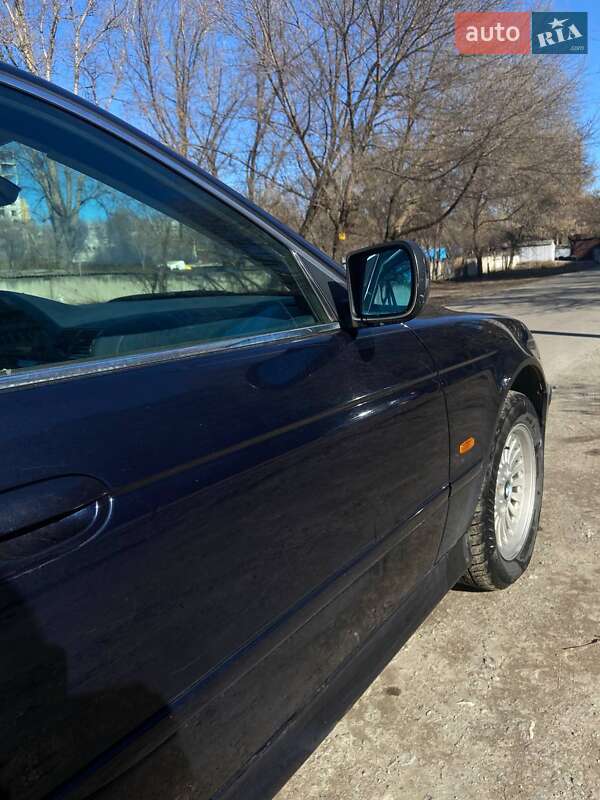 Седан BMW 5 Series 2001 в Днепре