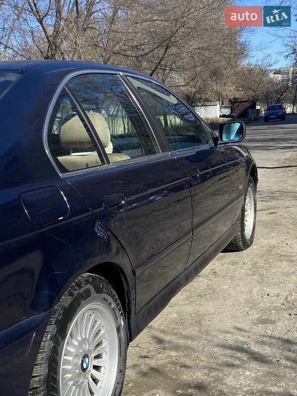 Седан BMW 5 Series 2001 в Днепре