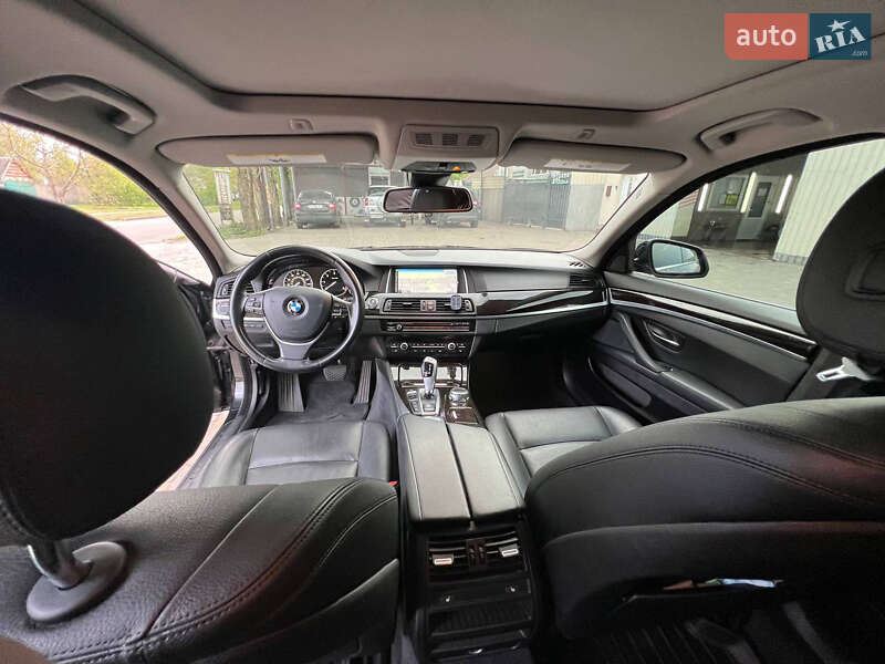 Седан BMW 5 Series 2015 в Хмільнику