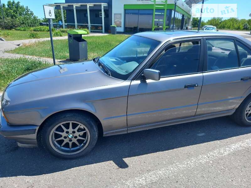 Седан BMW 5 Series 1991 в Одессе