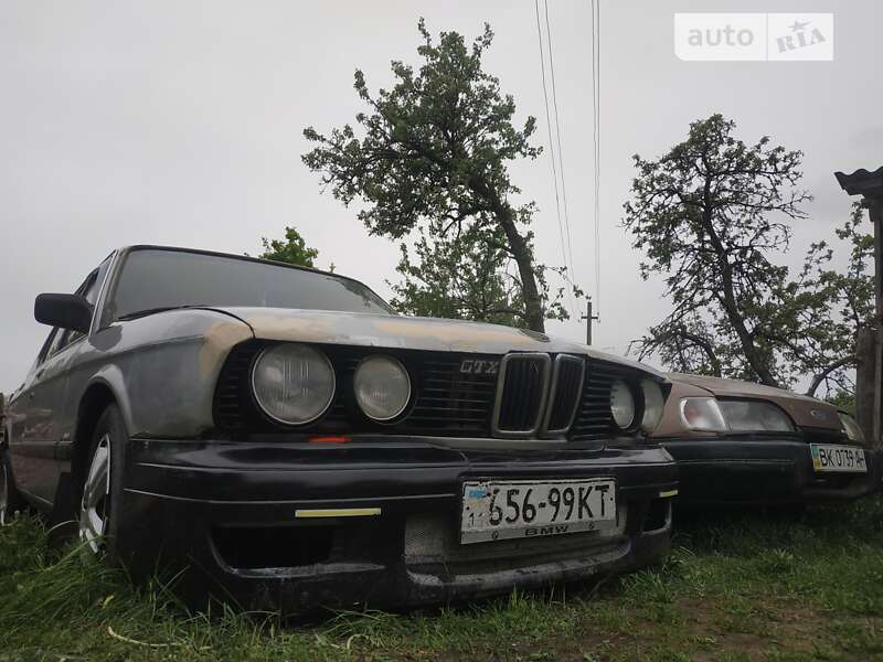 Седан BMW 5 Series 1983 в Маневичах