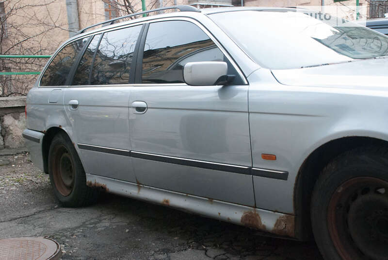 Универсал BMW 5 Series 1998 в Киеве