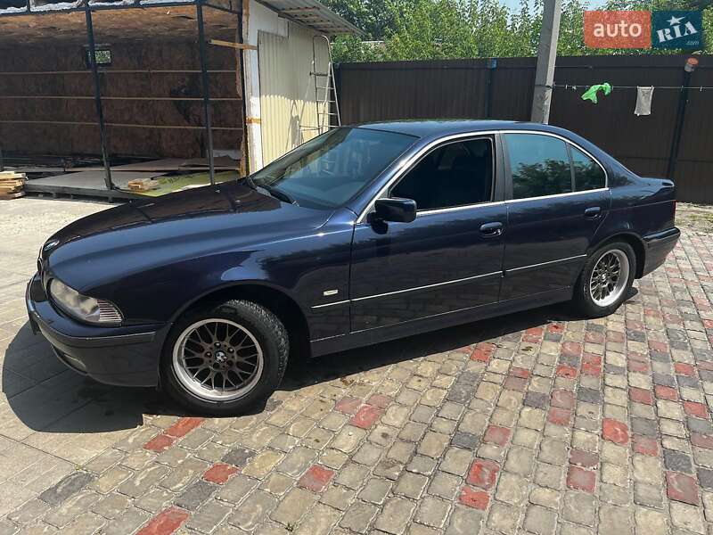 Седан BMW 5 Series 1998 в Першотравенске
