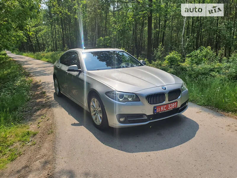 Седан BMW 5 Series 2015 в Новояворовске