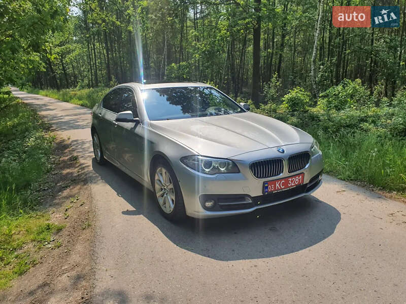 Седан BMW 5 Series 2015 в Новояворовске