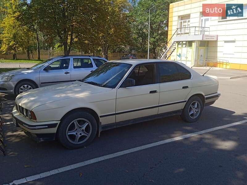 Седан BMW 5 Series 1989 в Днепре