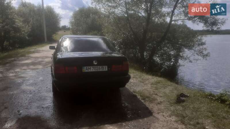 Седан BMW 5 Series 1990 в Житомире