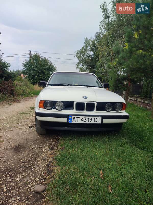 Седан BMW 5 Series 1990 в Городенке