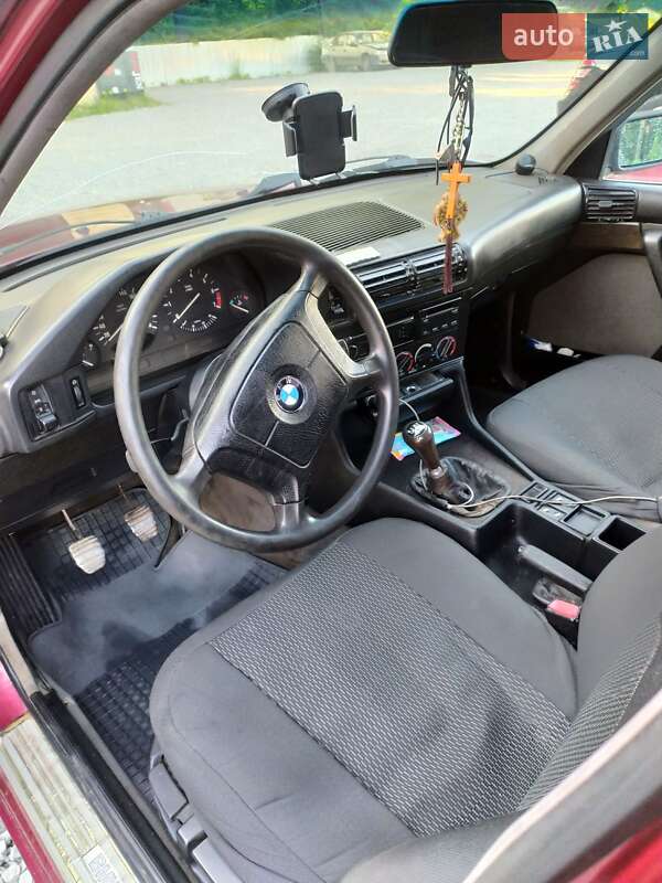 Седан BMW 5 Series 1995 в Чернівцях