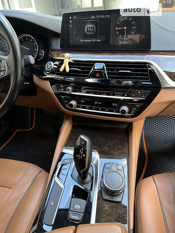 Седан BMW 5 Series 2017 в Тячеве