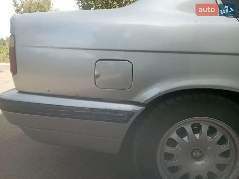 BMW 5 Series 1991 VIN WBAHA11000BA10889 фото оголошення 8 з 39