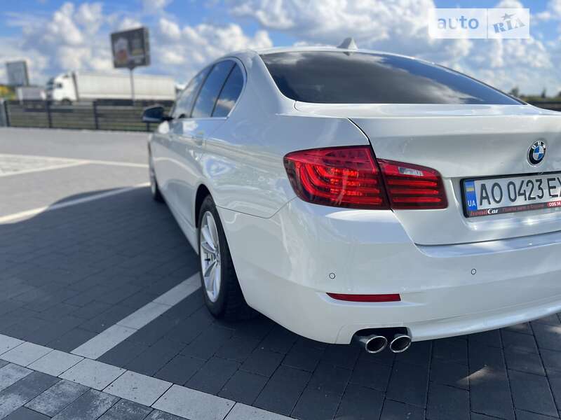 Седан BMW 5 Series 2016 в Мукачево