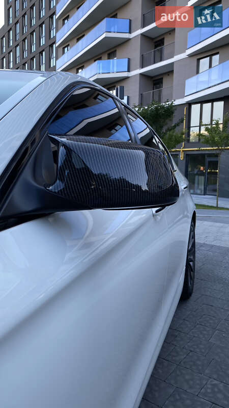 Седан BMW 5 Series 2010 в Львові