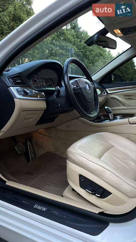 Седан BMW 5 Series 2010 в Львові
