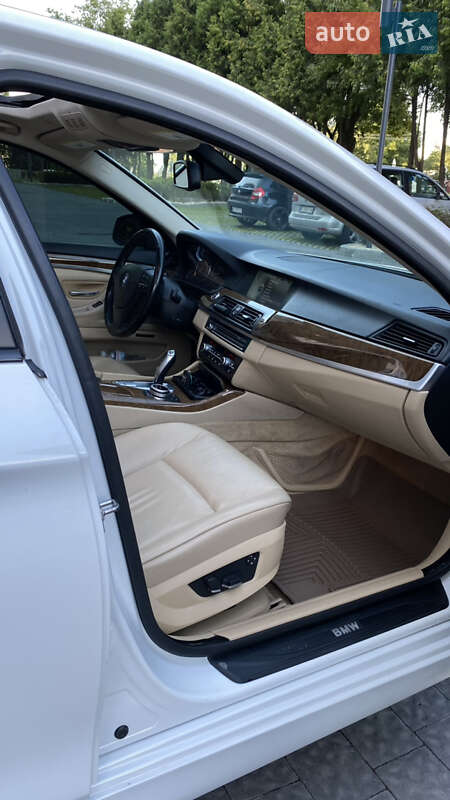 Седан BMW 5 Series 2010 в Львові