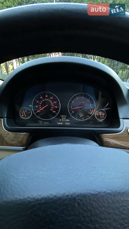 Седан BMW 5 Series 2010 в Львові