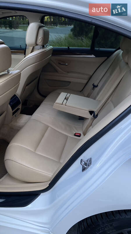Седан BMW 5 Series 2010 в Львові
