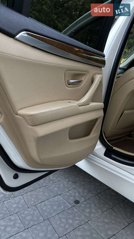 Седан BMW 5 Series 2010 в Львові