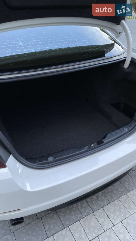 Седан BMW 5 Series 2010 в Львові