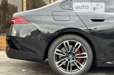 Седан BMW 5 Series 2023 в 