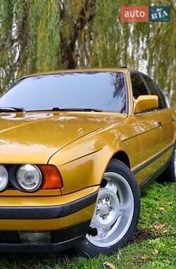 Седан BMW 5 Series 1989 в Кропивницькому