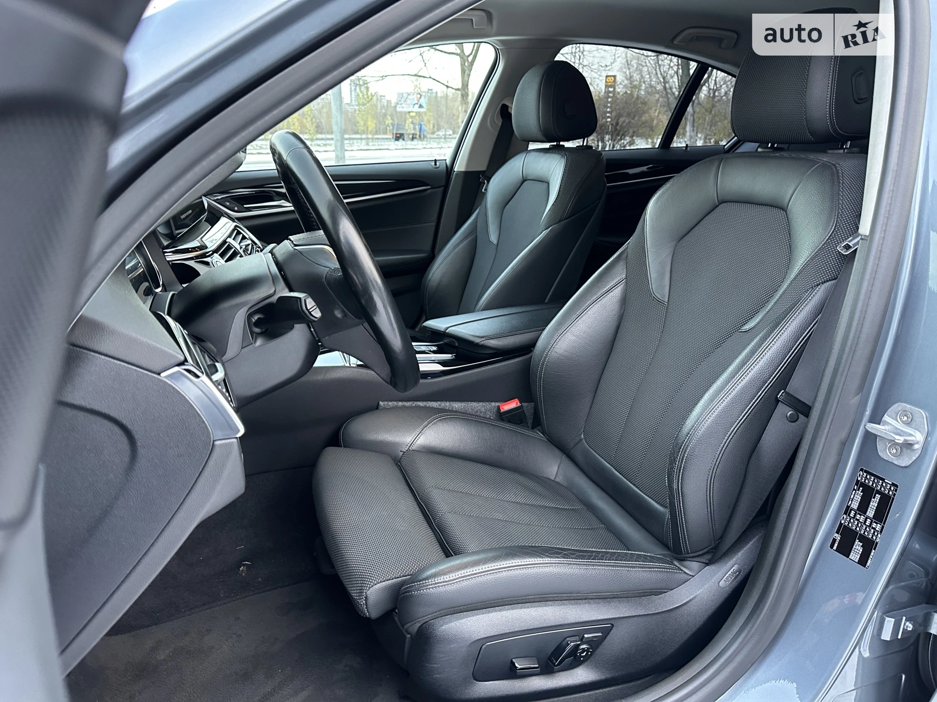 BMW 5 Series 2017 VIN WBAJE31050B169776 фото оголошення 13 з 28