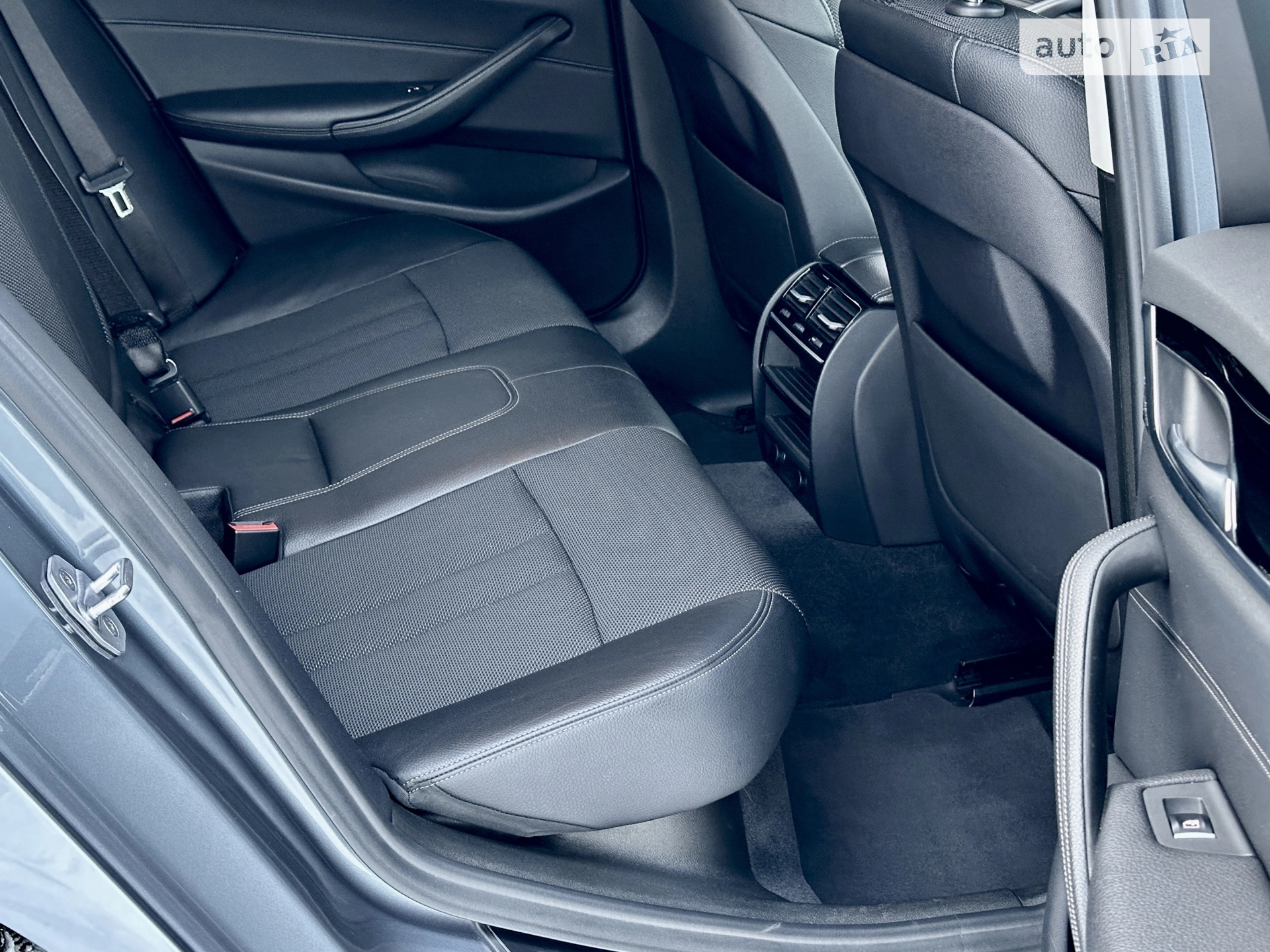 BMW 5 Series 2017 VIN WBAJE31050B169776 фото оголошення 15 з 28