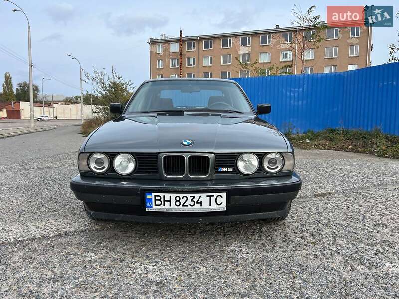Седан BMW 5 Series 1989 в Одессе