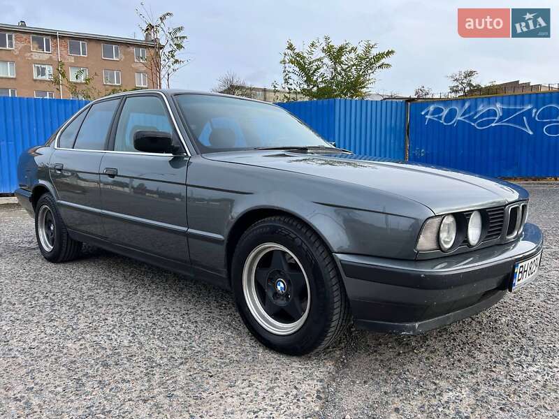 Седан BMW 5 Series 1989 в Одессе