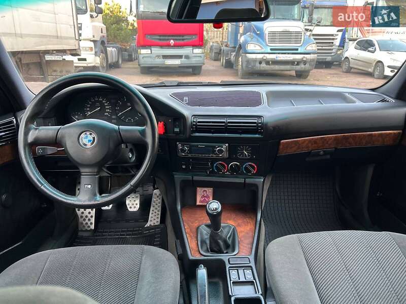 Седан BMW 5 Series 1989 в Одессе