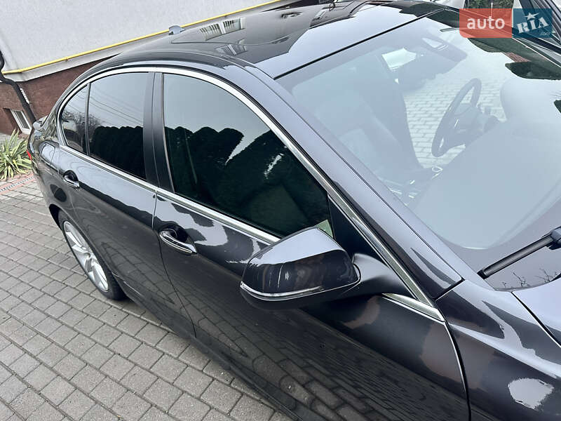 Седан BMW 5 Series 2015 в Черновцах