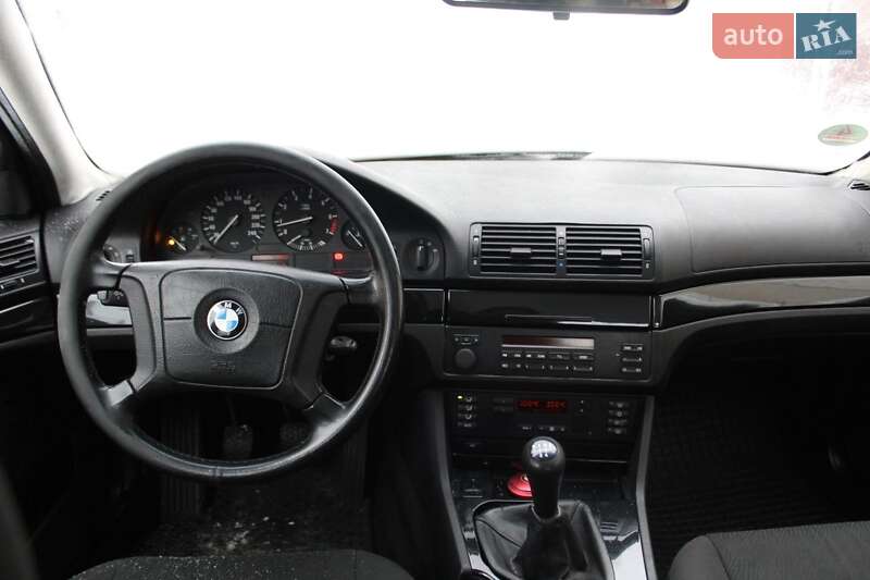 Седан BMW 5 Series 2000 в Сумах