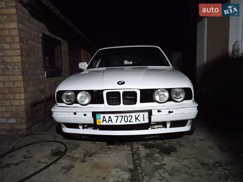 Седан BMW 5 Series 1988 в Киеве