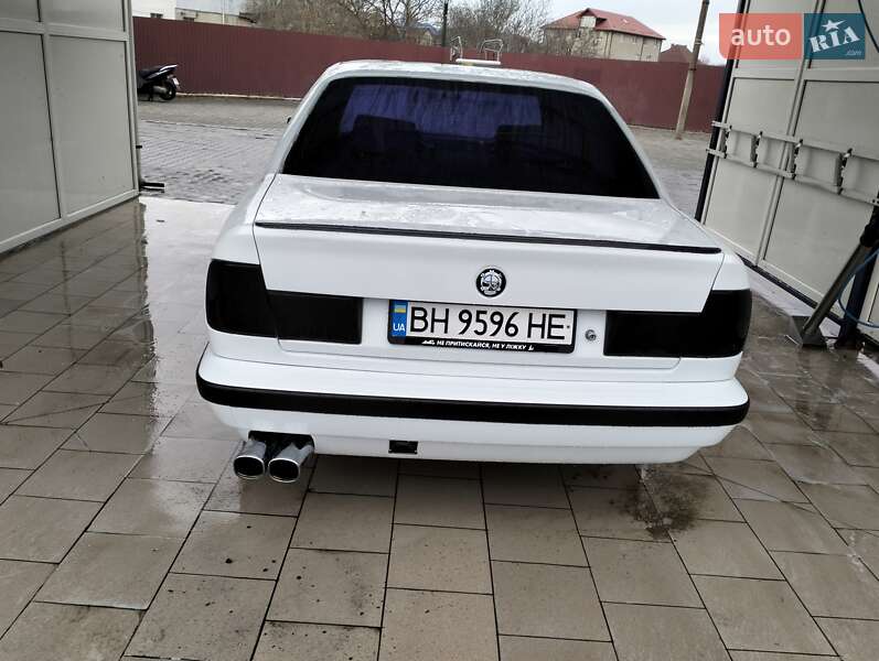 Седан BMW 5 Series 1993 в Одессе