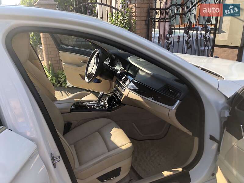 Седан BMW 5 Series 2012 в Сторожинці