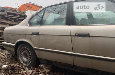 Седан BMW 5 Series 1990 в Киеве