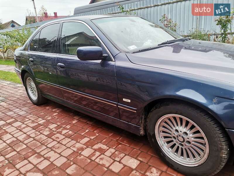 Седан BMW 5 Series 2002 в Дубно