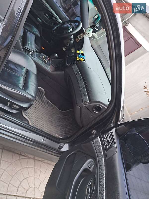 Седан BMW 5 Series 2000 в Золочеве
