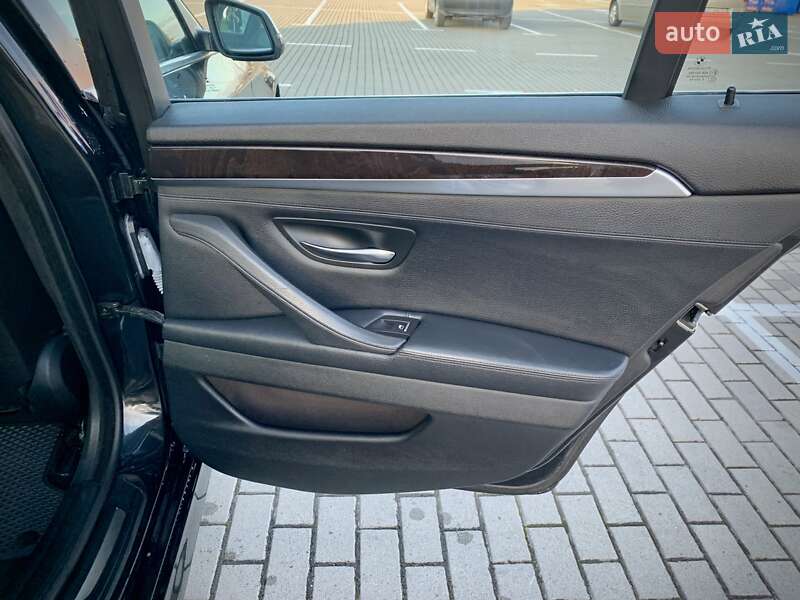 Седан BMW 5 Series 2014 в Нововолынске